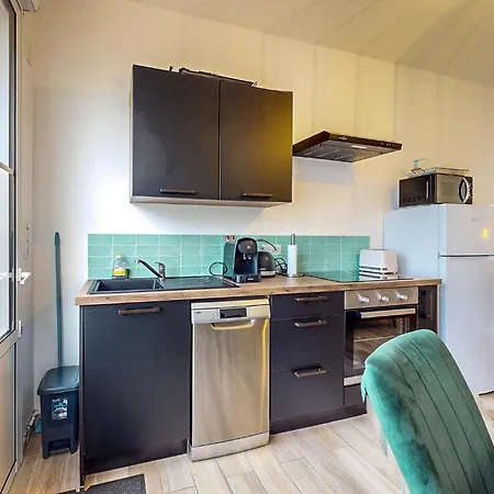 2 Bedroom Awesome In Dom wakacyjny Royan