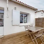 Gorgeous Home In Royan With Wifi * Royan