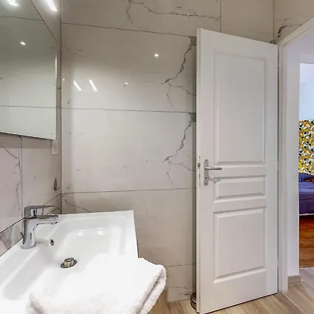 בית נופש Lovely In With Wifi