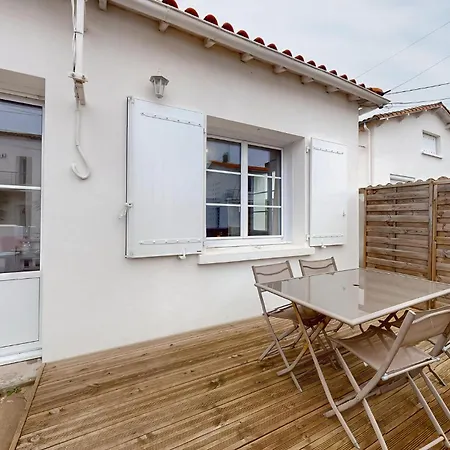 2 Bedroom Awesome In * Royan
